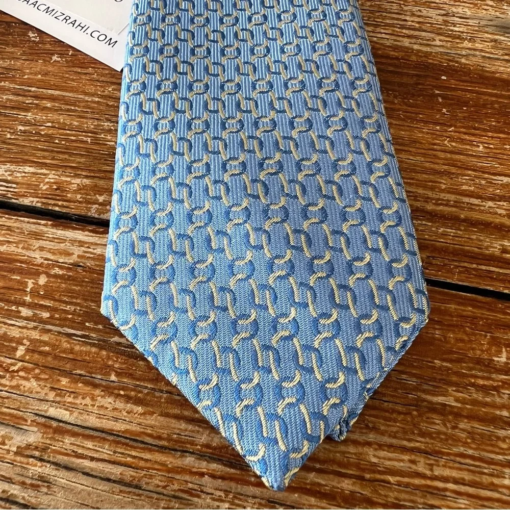 NWT Isaac Mizrahi 100% Silk Tie Blue Gold Chain Print 2.5” Wide